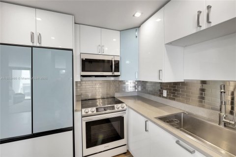 Condo in Sunny Isles Beach, Florida, 2 bedrooms  № 1787282 - photo 8