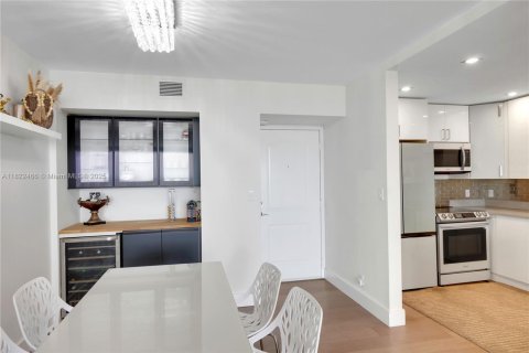 Condo in Sunny Isles Beach, Florida, 2 bedrooms  № 1787282 - photo 6