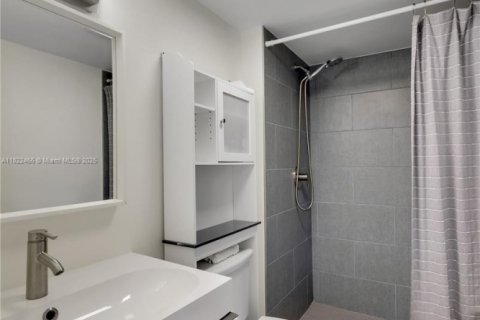 Condo in Sunny Isles Beach, Florida, 2 bedrooms  № 1787282 - photo 29