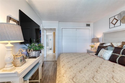 Condo in Ormond Beach, Florida, 2 bedrooms № 2201739 - photo 12