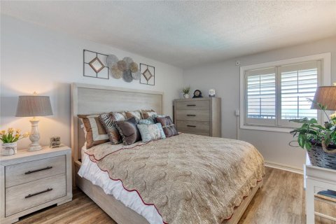 Condo in Ormond Beach, Florida, 2 bedrooms № 2201739 - photo 10