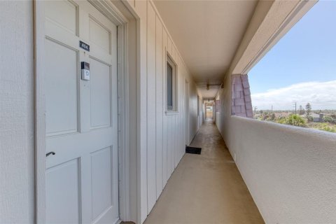 Condo in Ormond Beach, Florida, 2 bedrooms № 2201739 - photo 2