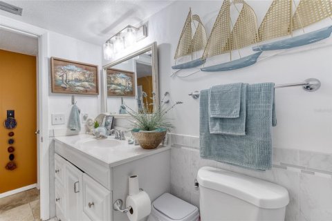 Condo in Ormond Beach, Florida, 2 bedrooms № 2201739 - photo 19