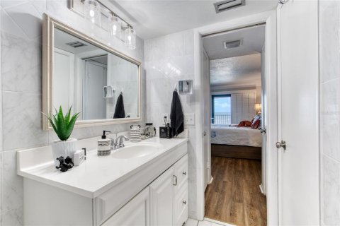 Condo in Ormond Beach, Florida, 2 bedrooms № 2201739 - photo 15