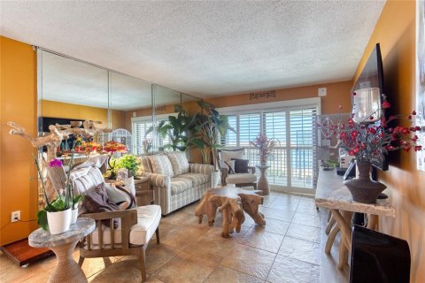 Condo in Ormond Beach, Florida, 2 bedrooms № 2201739 - photo 23