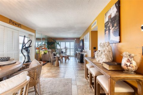 Condo in Ormond Beach, Florida, 2 bedrooms № 2201739 - photo 9