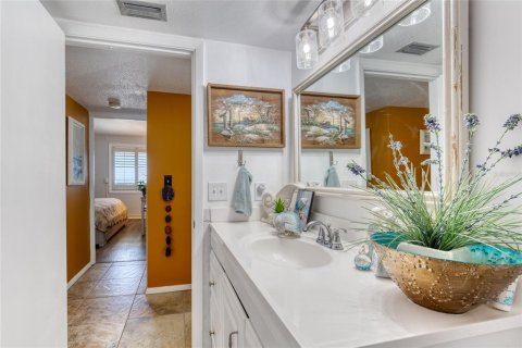 Condo in Ormond Beach, Florida, 2 bedrooms № 2201739 - photo 20