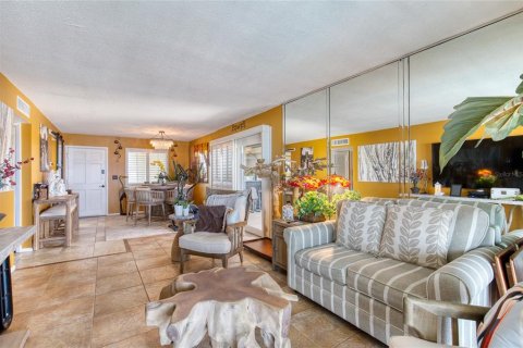 Condo in Ormond Beach, Florida, 2 bedrooms № 2201739 - photo 25