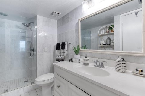 Condo in Ormond Beach, Florida, 2 bedrooms № 2201739 - photo 13