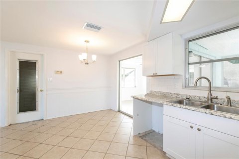 House in Holiday, Florida 2 bedrooms, 93.27 sq.m. № 1792326 - photo 6