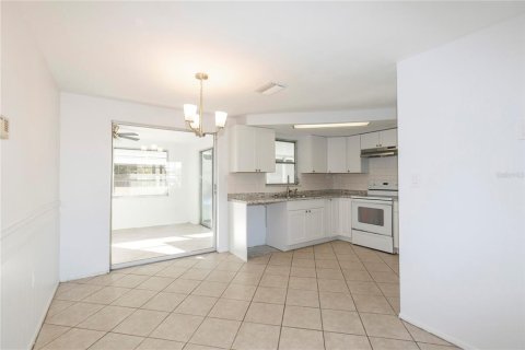 House in Holiday, Florida 2 bedrooms, 93.27 sq.m. № 1792326 - photo 4
