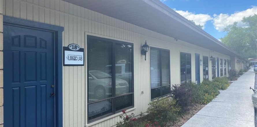 Immobilier commercial à Gainesville, Floride 111.48 m2 № 2148330