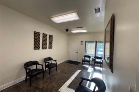 Immobilier commercial à louer à Gainesville, Floride: 111.48 m2 № 2148330 - photo 2