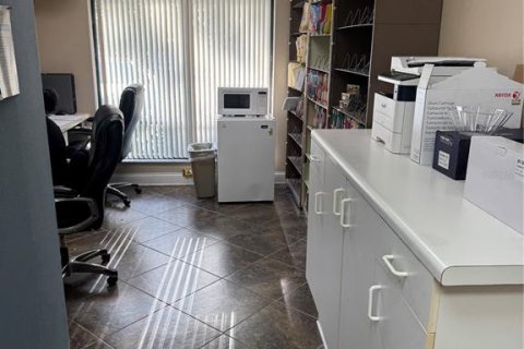 Immobilier commercial à louer à Gainesville, Floride: 111.48 m2 № 2148330 - photo 4