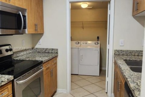 Condo in West Palm Beach, Florida, 1 bedroom  № 2040039 - photo 10