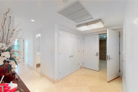 Condo in Sunny Isles Beach, Florida, 4 bedrooms  № 2066831 - photo 2