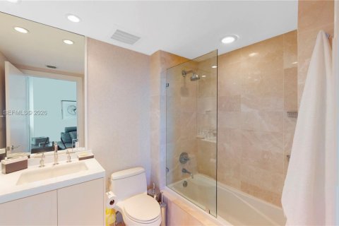 Condo in Sunny Isles Beach, Florida, 4 bedrooms  № 2066831 - photo 13