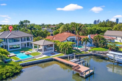 Casa en Saint Petersburg, Florida 4 dormitorios, 493.31 m2 № 2195132