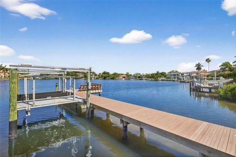 Casa en venta en Saint Petersburg, Florida, 4 dormitorios, 493.31 m2 № 2195132 - foto 4