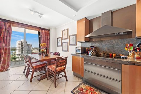 Condo in Aventura, Florida, 3 bedrooms  № 1811587 - photo 16