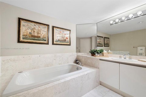 Condo in Aventura, Florida, 3 bedrooms  № 1811587 - photo 21