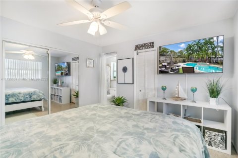 House in Hollywood, Florida 3 bedrooms, 108.7 sq.m. № 1705656 - photo 9