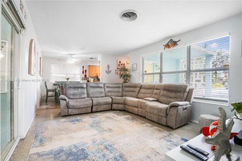 House in Hollywood, Florida 3 bedrooms, 108.7 sq.m. № 1705656 - photo 4