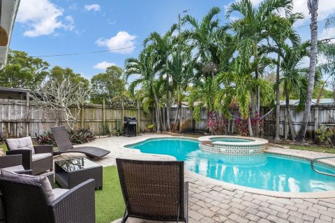 House in Hollywood, Florida 3 bedrooms, 108.7 sq.m. № 1705656 - photo 1