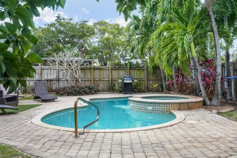 House in Hollywood, Florida 3 bedrooms, 108.7 sq.m. № 1705656 - photo 22