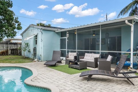 House in Hollywood, Florida 3 bedrooms, 108.7 sq.m. № 1705656 - photo 23