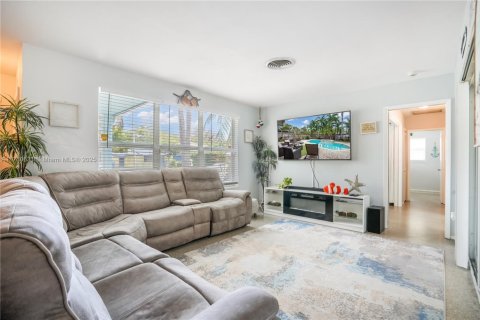 House in Hollywood, Florida 3 bedrooms, 108.7 sq.m. № 1705656 - photo 3