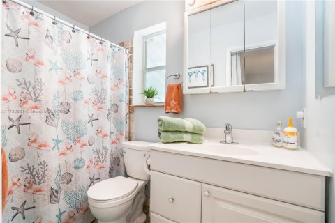 House in Hollywood, Florida 3 bedrooms, 108.7 sq.m. № 1705656 - photo 8