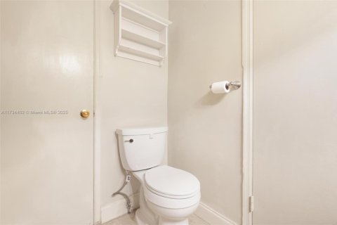 Condominio en venta en Fort Lauderdale, Florida, 1 dormitorio, 63.64 m2 № 1937180 - foto 18