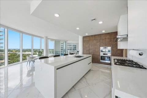 Condo in Tampa, Florida, 3 bedrooms  № 2198899 - photo 11