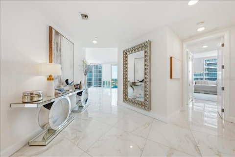 Condo in Tampa, Florida, 3 bedrooms  № 2198899 - photo 5