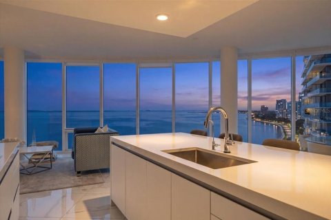 Condo in Tampa, Florida, 3 bedrooms  № 2198899 - photo 13