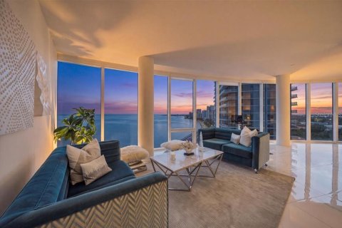 Condo in Tampa, Florida, 3 bedrooms  № 2198899 - photo 16