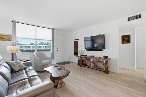 Condominio en venta en Saint Petersburg, Florida, 2 dormitorios, 96.15 m2 № 2213940 - foto 17