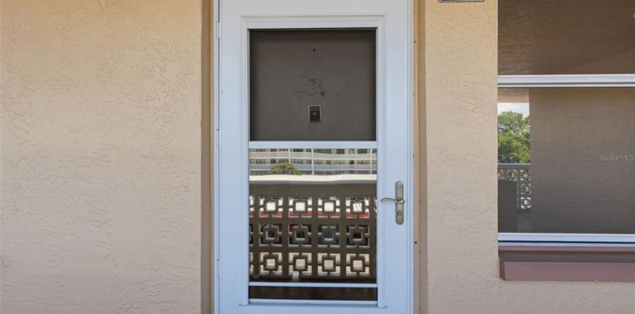 Condominio en Saint Petersburg, Florida, 2 dormitorios № 2213940