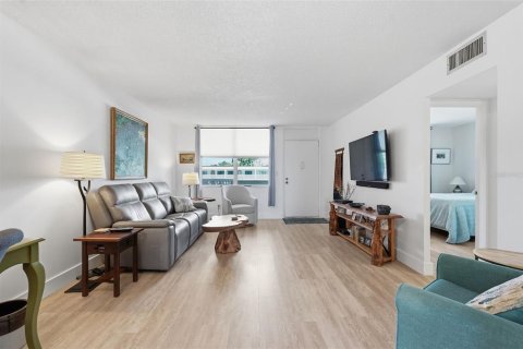 Condominio en venta en Saint Petersburg, Florida, 2 dormitorios, 96.15 m2 № 2213940 - foto 18