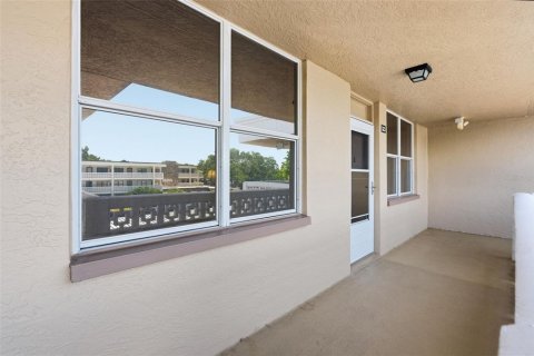 Condominio en venta en Saint Petersburg, Florida, 2 dormitorios, 96.15 m2 № 2213940 - foto 3