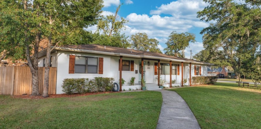 House in Jacksonville, Florida 3 bedrooms, 142.33 sq.m. № 835663