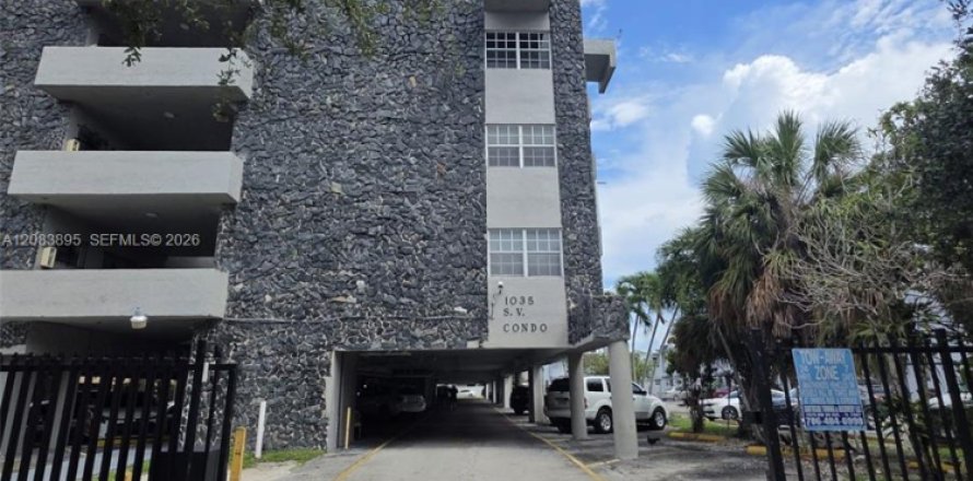 Condo in Hialeah, Florida, 3 bedrooms  № 2353638