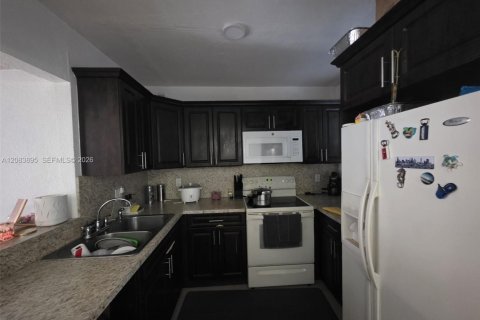 Condo in Hialeah, Florida, 3 bedrooms  № 2353638 - photo 3