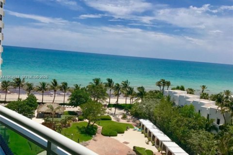 Condominio en alquiler en Hollywood, Florida, 2 dormitorios, 116.22 m2 № 2010382 - foto 2