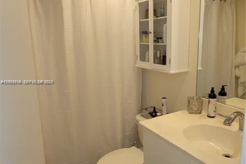 Condominio en alquiler en Hollywood, Florida, 2 dormitorios, 116.22 m2 № 2010382 - foto 15