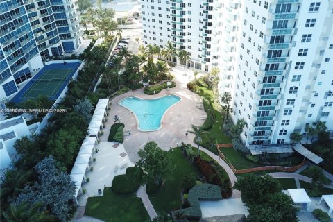 Condominio en alquiler en Hollywood, Florida, 2 dormitorios, 116.22 m2 № 2010382 - foto 27