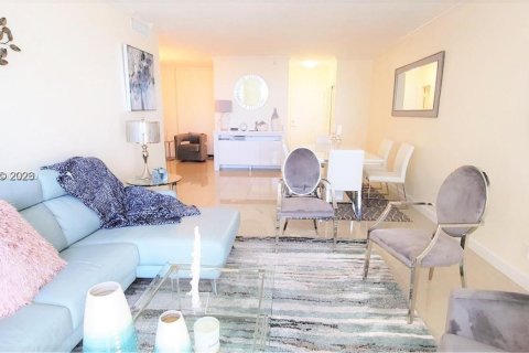 Condominio en alquiler en Hollywood, Florida, 2 dormitorios, 116.22 m2 № 2010382 - foto 7