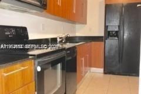 Condominio en alquiler en Hollywood, Florida, 2 dormitorios, 116.22 m2 № 2010382 - foto 9