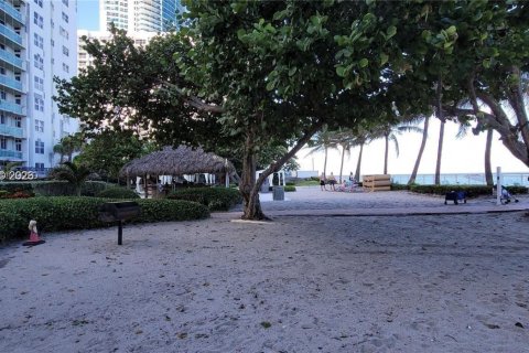 Condominio en alquiler en Hollywood, Florida, 2 dormitorios, 116.22 m2 № 2010382 - foto 19